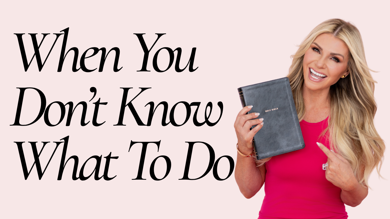 Kim Dolan Leto holding her Bible with text that reads “When You Don’t Know What to Do”